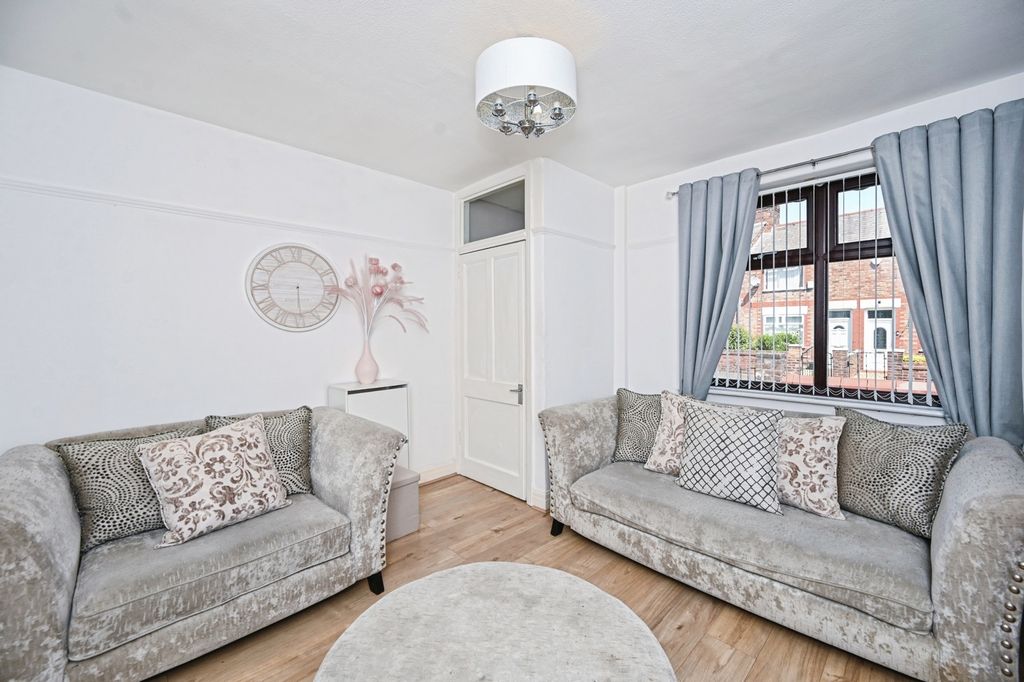 Property photo 2 of 19 Pbox-Img.Jpg
