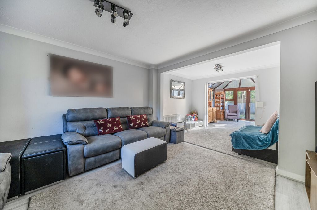 Property photo 2 of 16 1354645-8-68d17Ab...