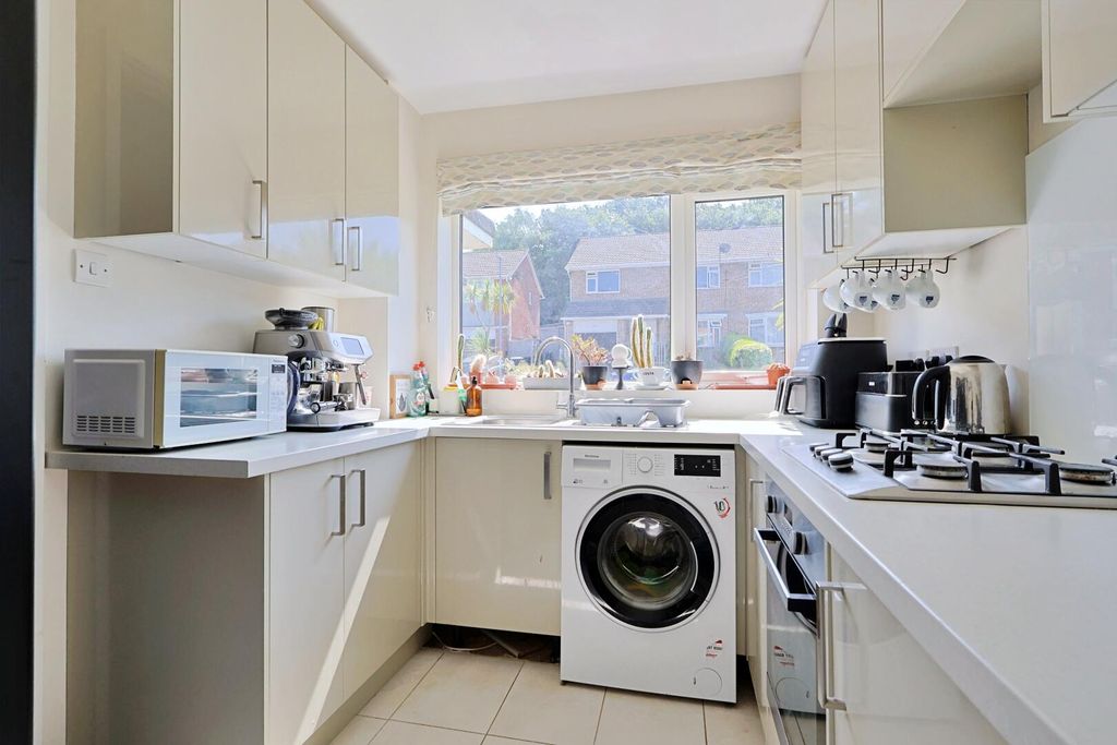 Property photo 3 of 16 Kitchen