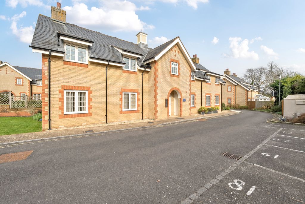 Property photo 1 of 24 .