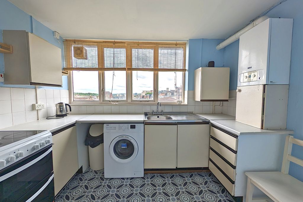 Property photo 3 of 8 Kitchen