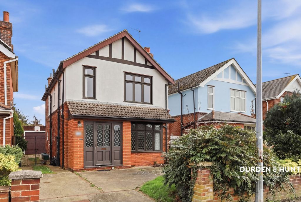 Property photo 1 of 32