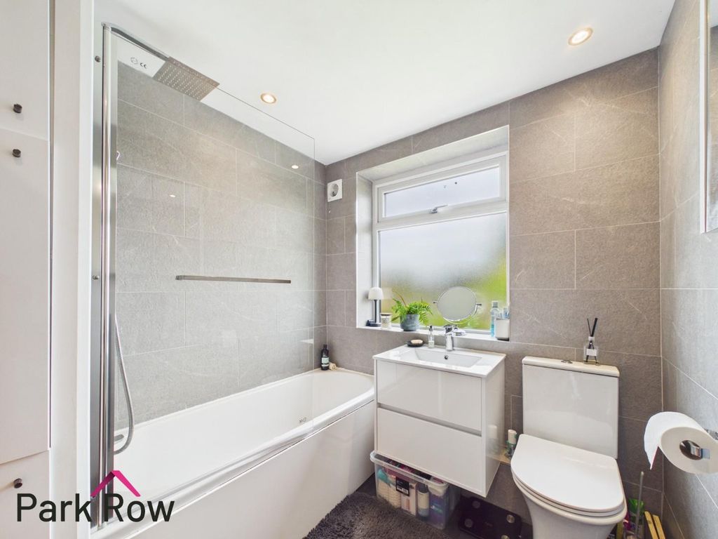 Property photo 3 of 24 Bathroom