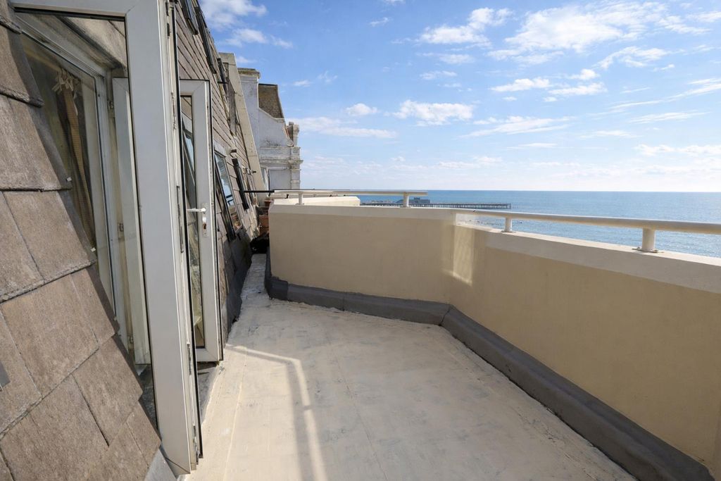 Property photo 3 of 10 828A3F46-1B0c-4c1A-822F-A8c0A1Ffdbf8.Png