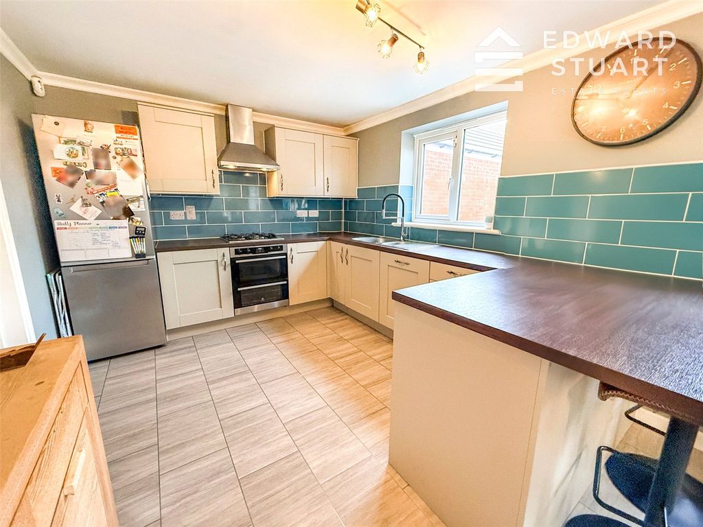 Property photo 2 of 17 Picture No. 12