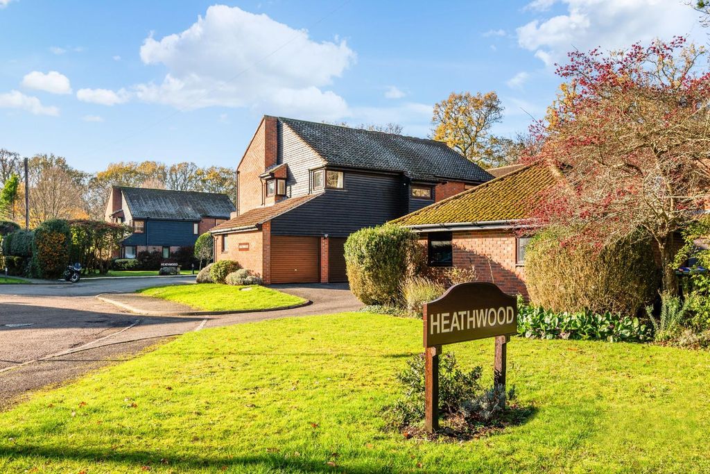 Property photo 1 of 26 Heathwood Court