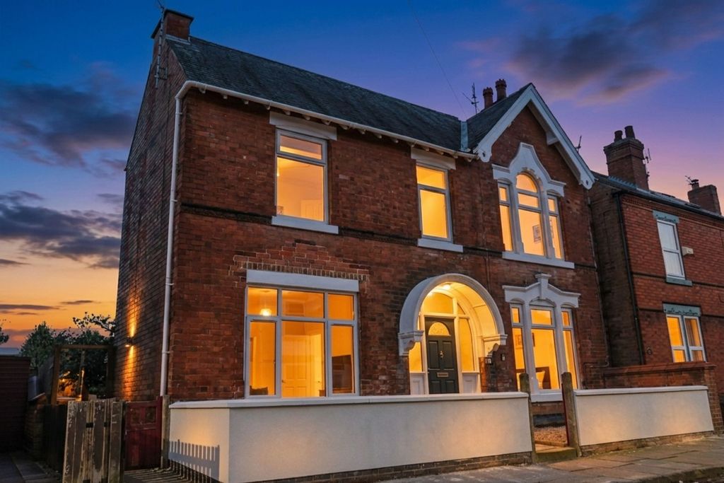 Property photo 1 of 30