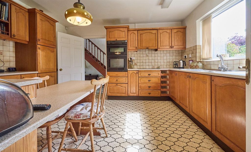 Property photo 3 of 18 De La Bere_14.Jpg