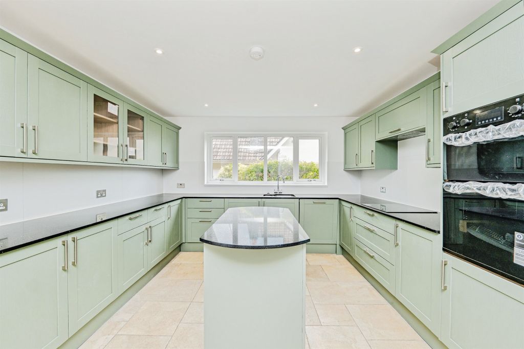 Property photo 3 of 32