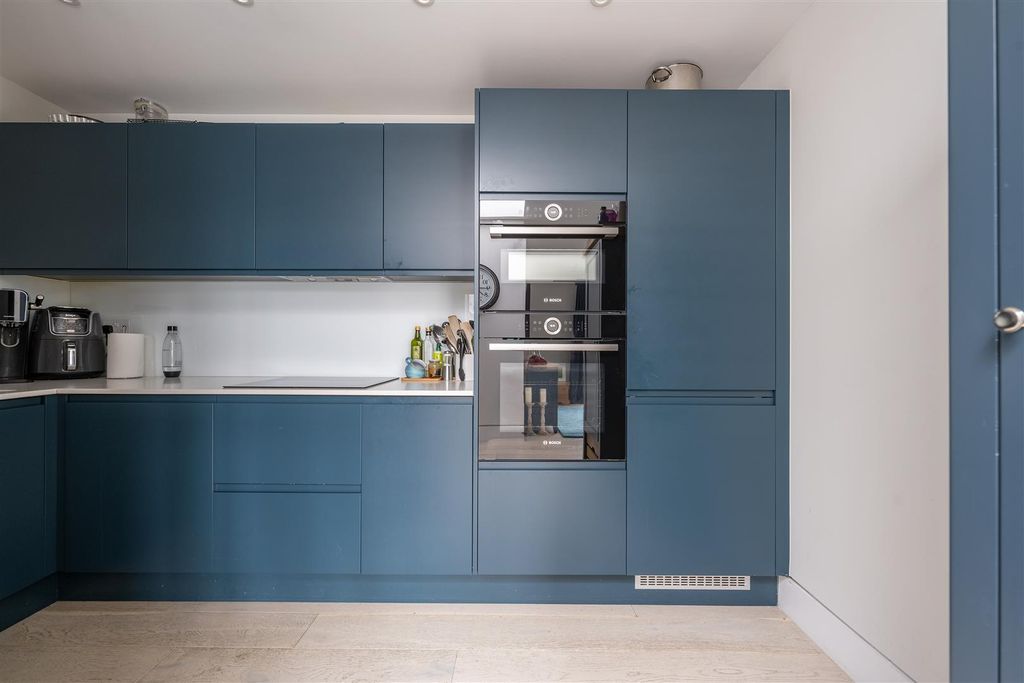 Property photo 3 of 24 Church Hill, E17