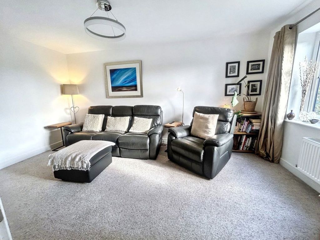 Property photo 2 of 21