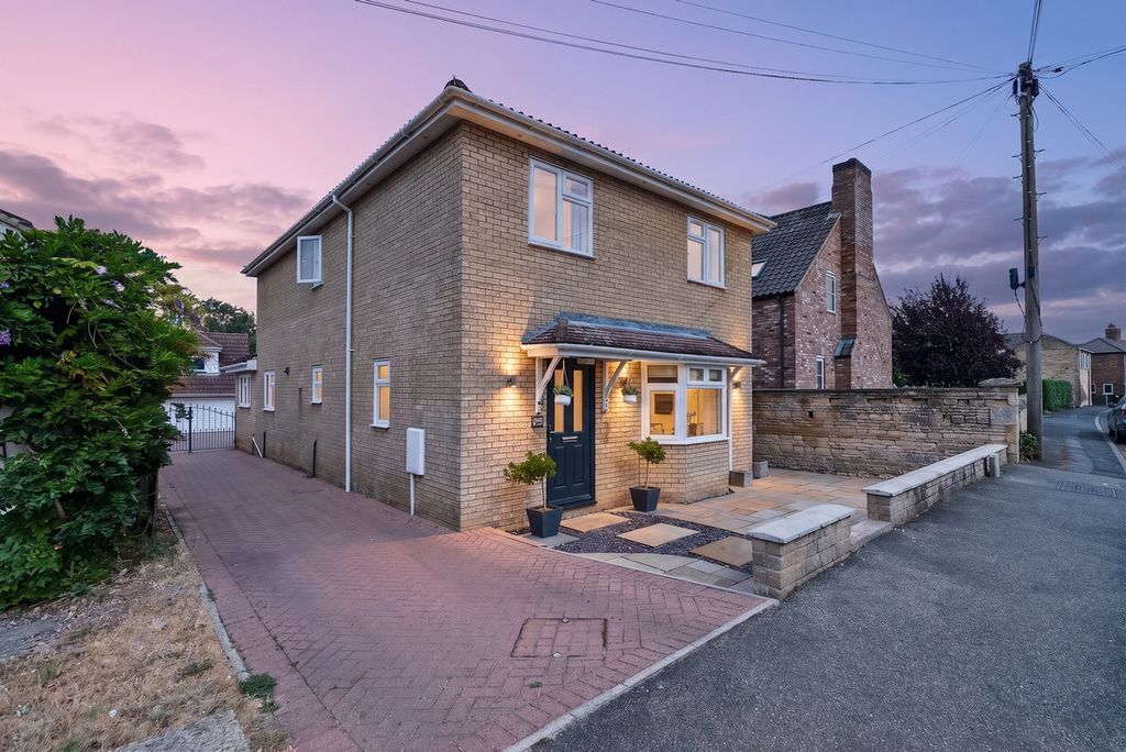 Property photo 1 of 43
