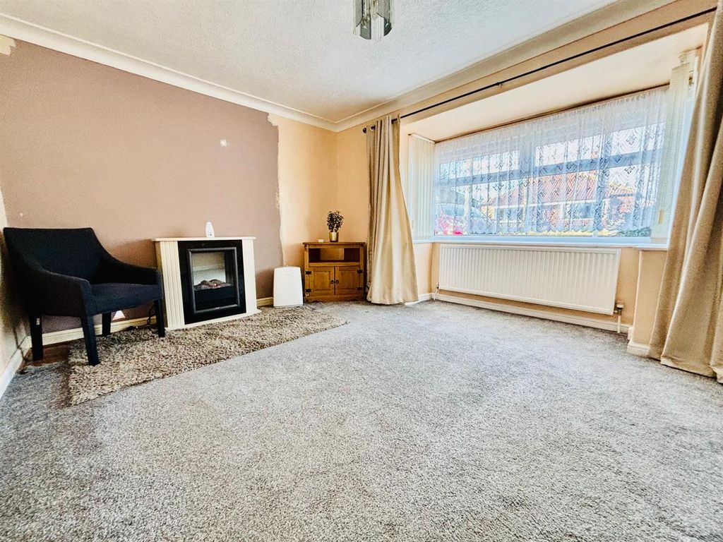 Property photo 2 of 15 Living Room: