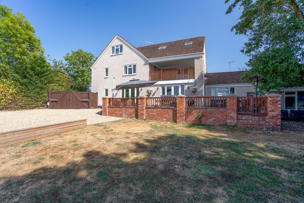 Property photo 2 of 35