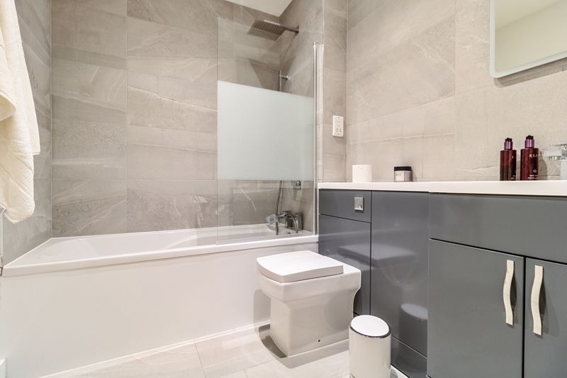 Property photo 2 of 17 Bathroom