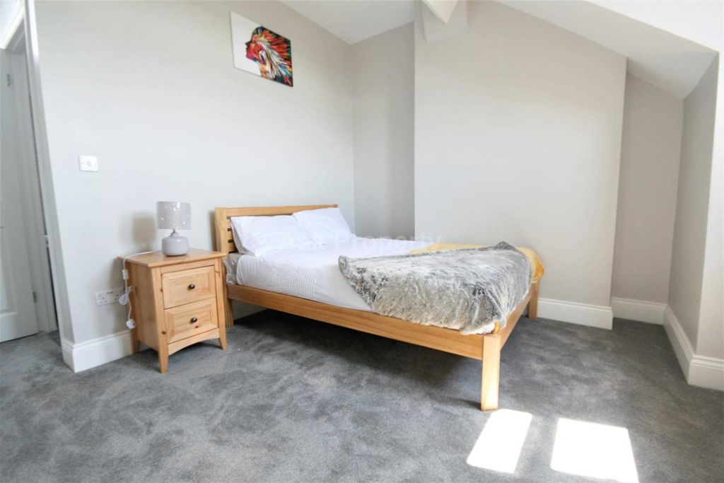 Property photo 1 of 3