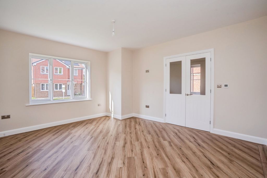 Property photo 3 of 19 Pbox-Img.Jpg