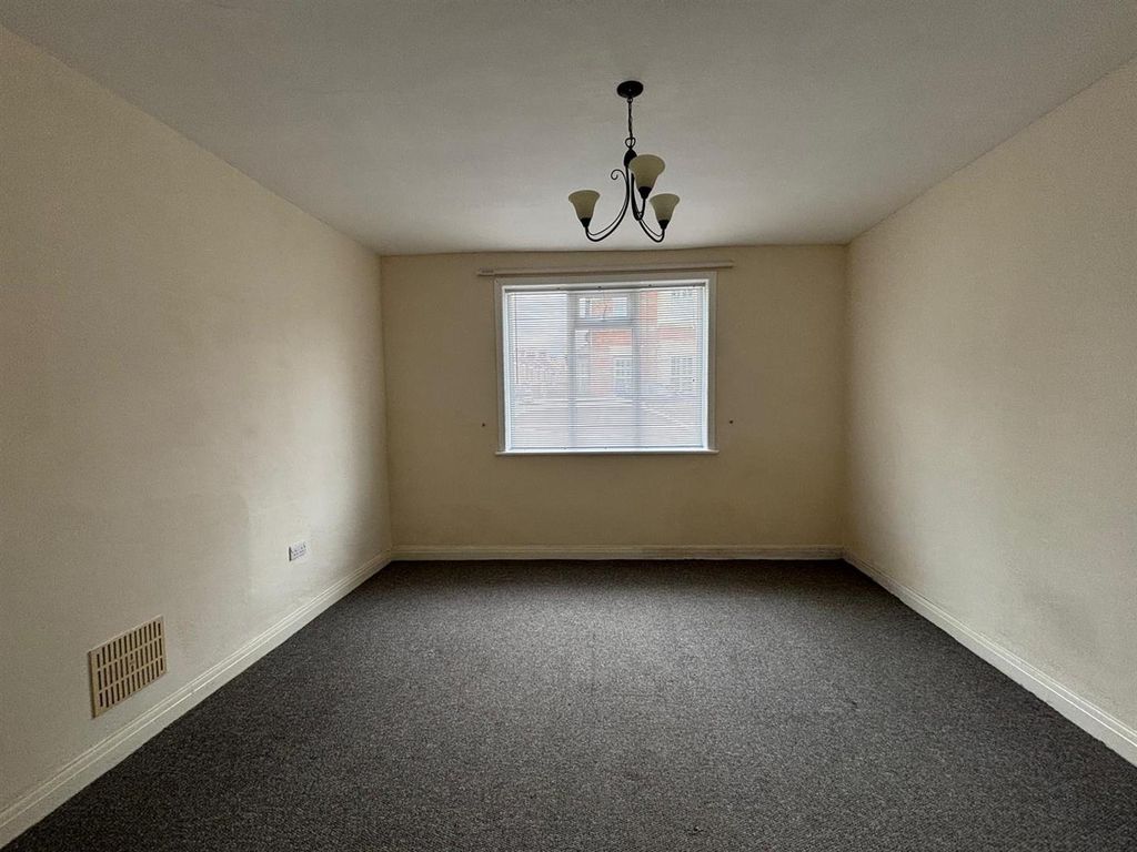Property photo 3 of 18 Sitting Room