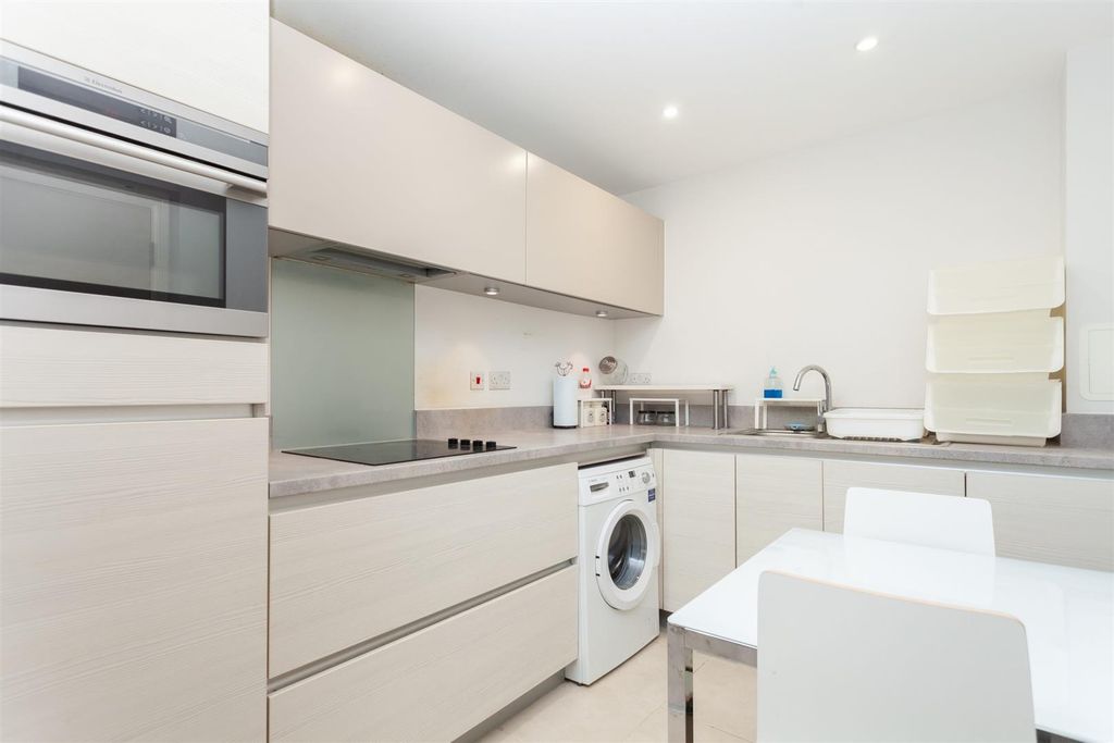 Property photo 1 of 12 Reception/Kitchen