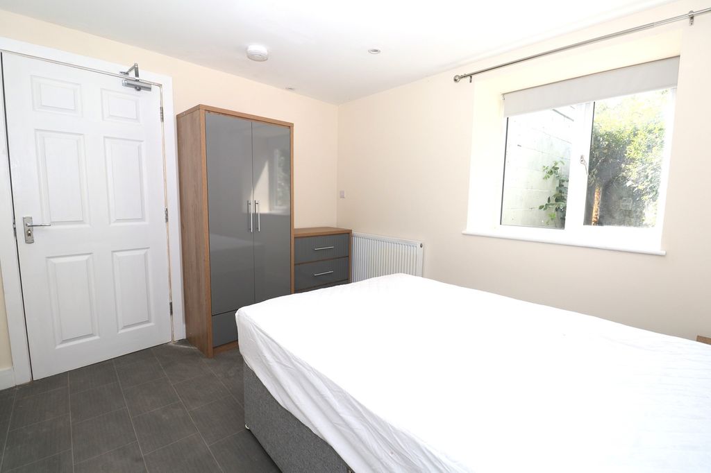 Property photo 1 of 8 Room 2 (c)