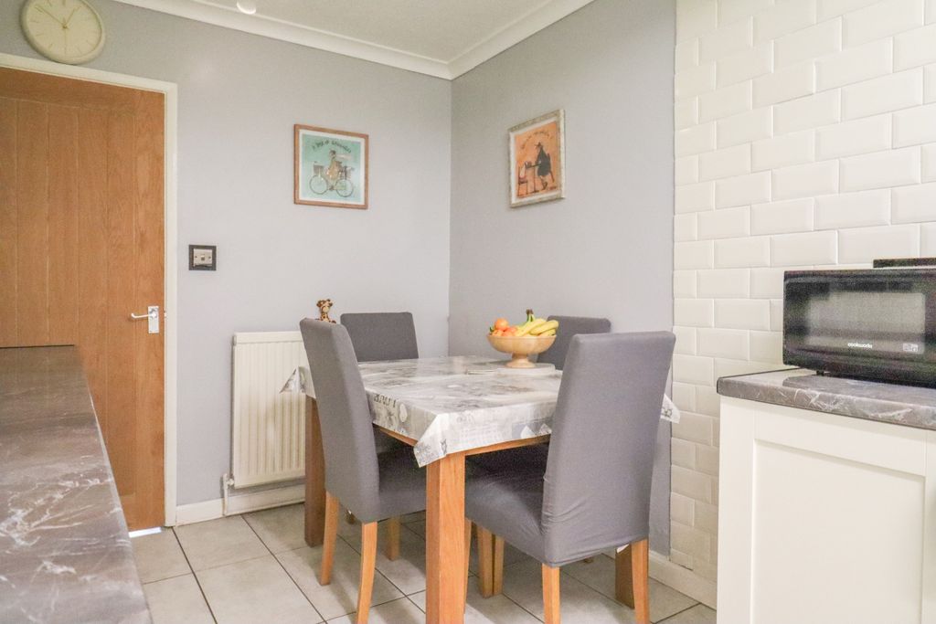 Property photo 3 of 22 4706857