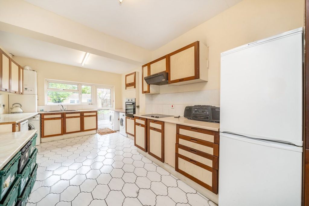 Property photo 3 of 7