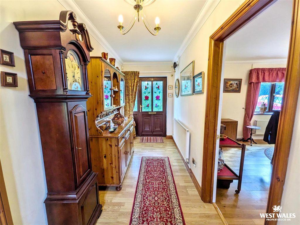 Property photo 3 of 26 8224.Jpg