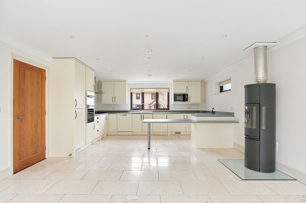 Property photo 3 of 55 Photo 13