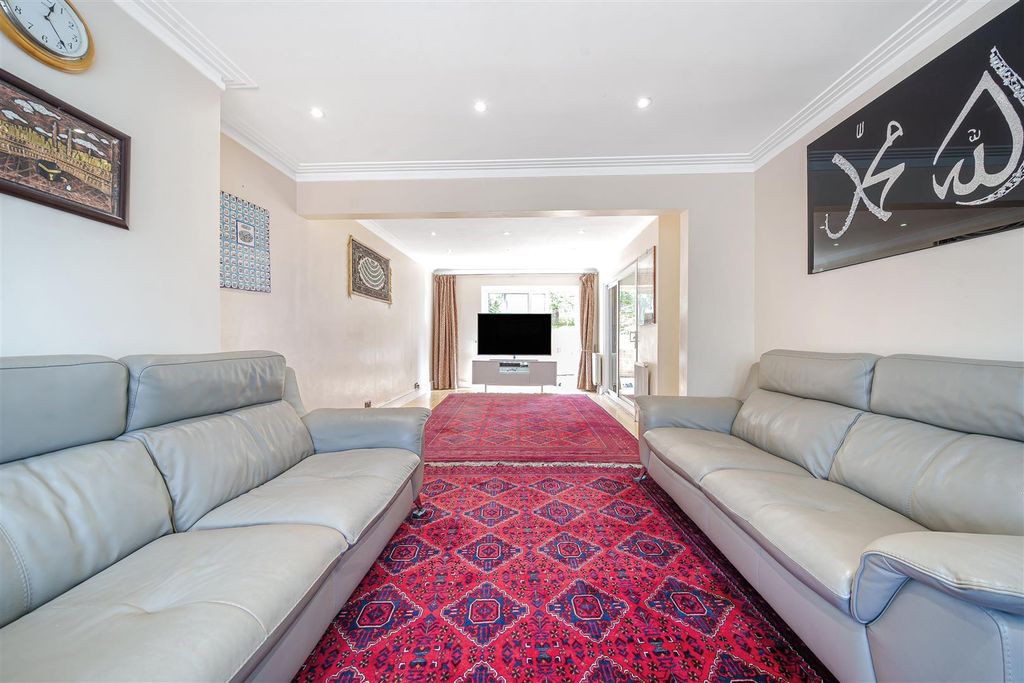 Property photo 3 of 16 Through Lounge 1.Jpg