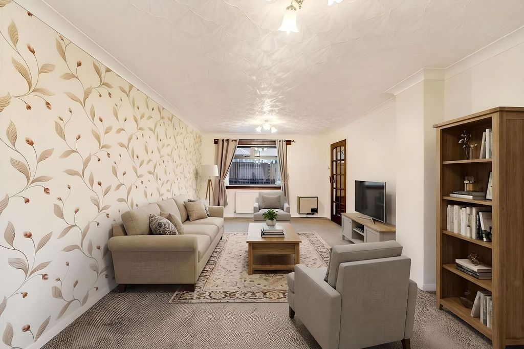 Property photo 2 of 43 Lounge