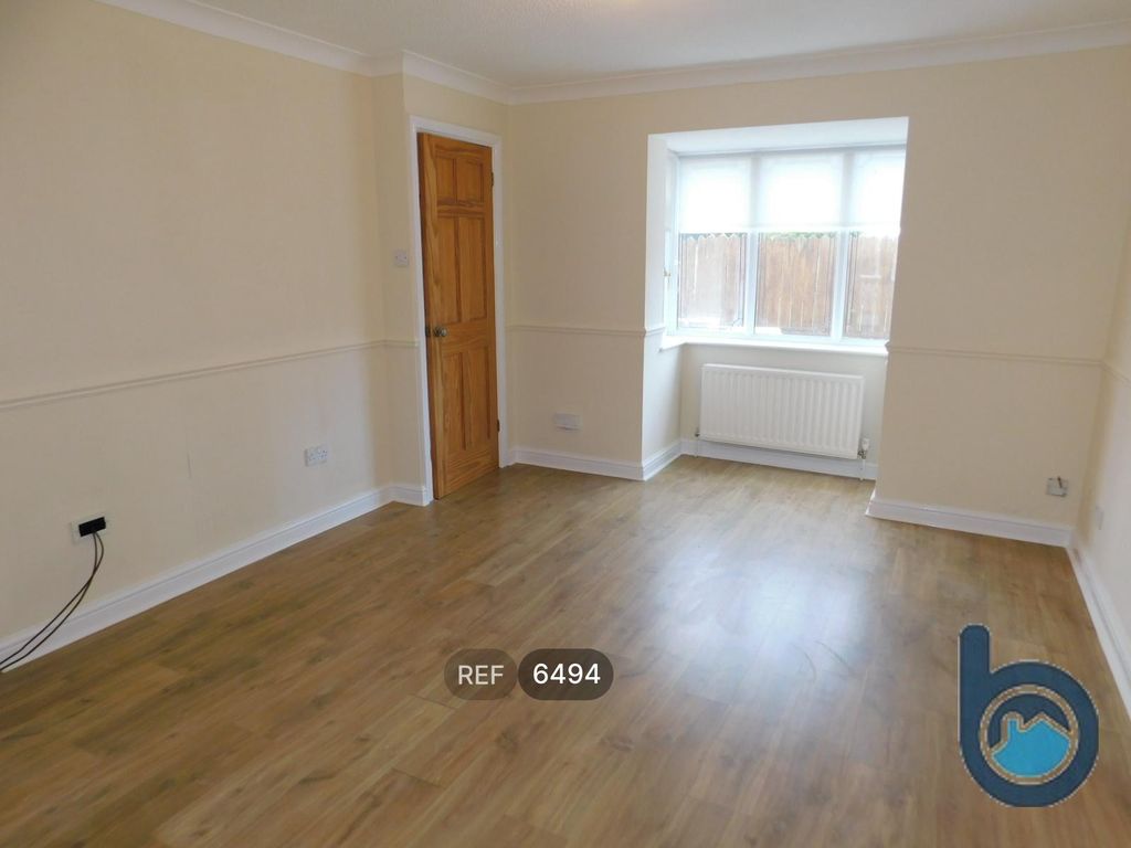 Property photo 3 of 20 Living Room