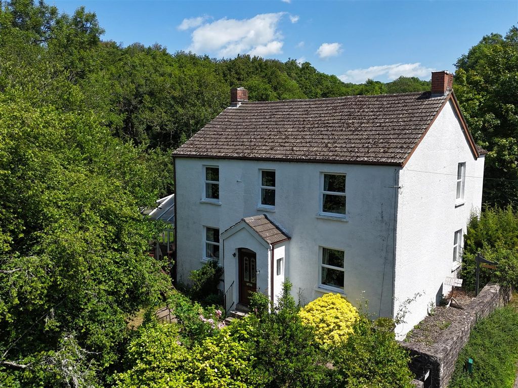 Property photo 1 of 31 Honeyfield Farm