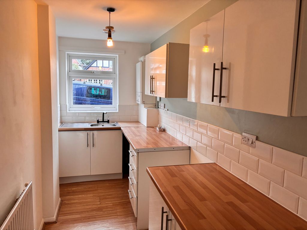 Property photo 1 of 6 Sunnycroft Road, Leicester