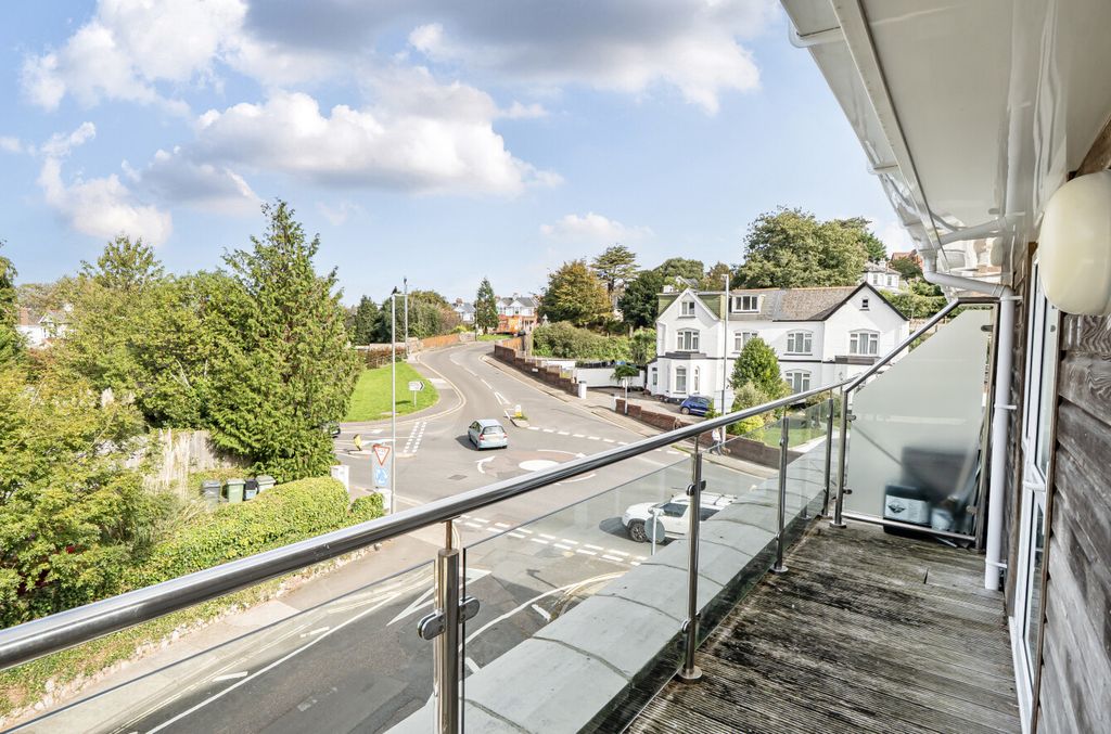 Property photo 3 of 20 3 - 1364076-15-68E56c...