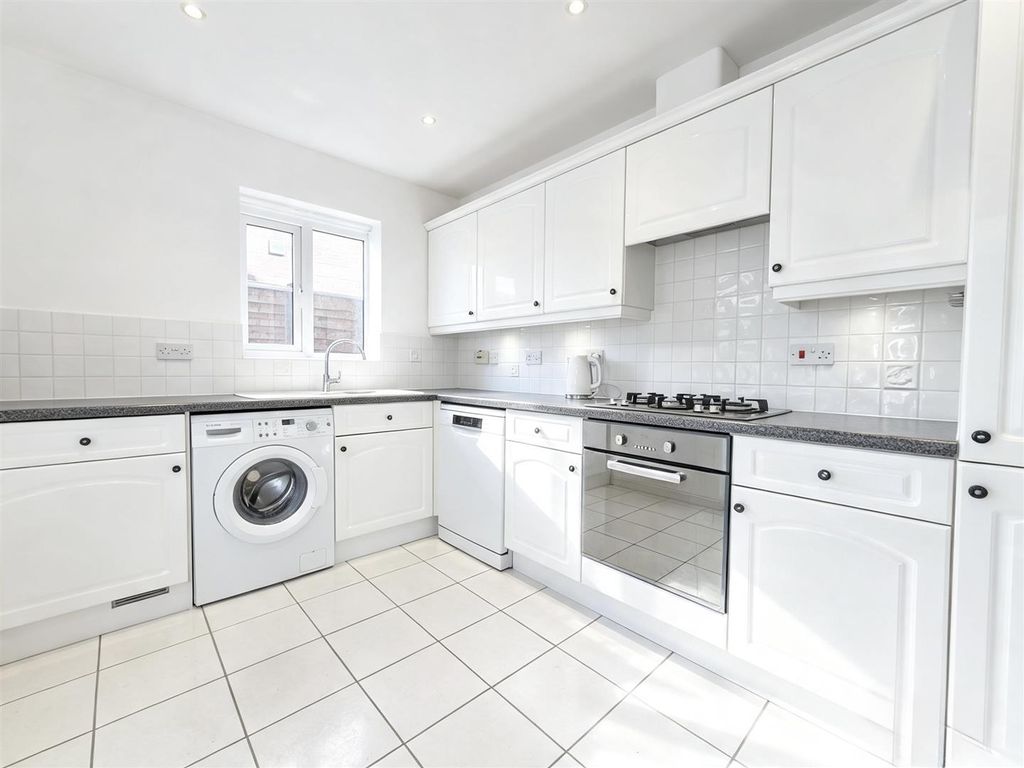 Property photo 3 of 26 76074F23-7186-4504-Ae92-430A2389A4Ea.Jpg