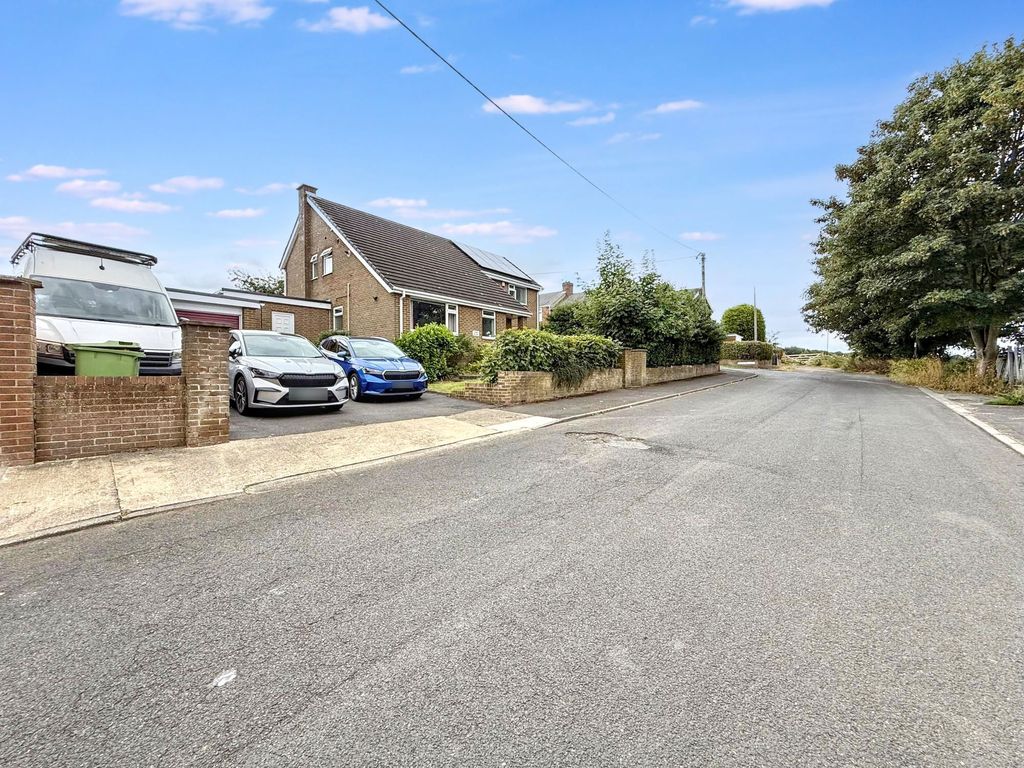 Property photo 2 of 33