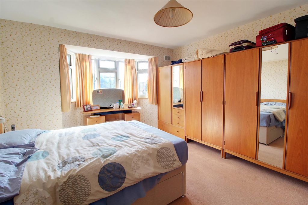 Additional image 11 of 5 bed detached house for saleBluebridge Avenue, Brookmans Park AL9