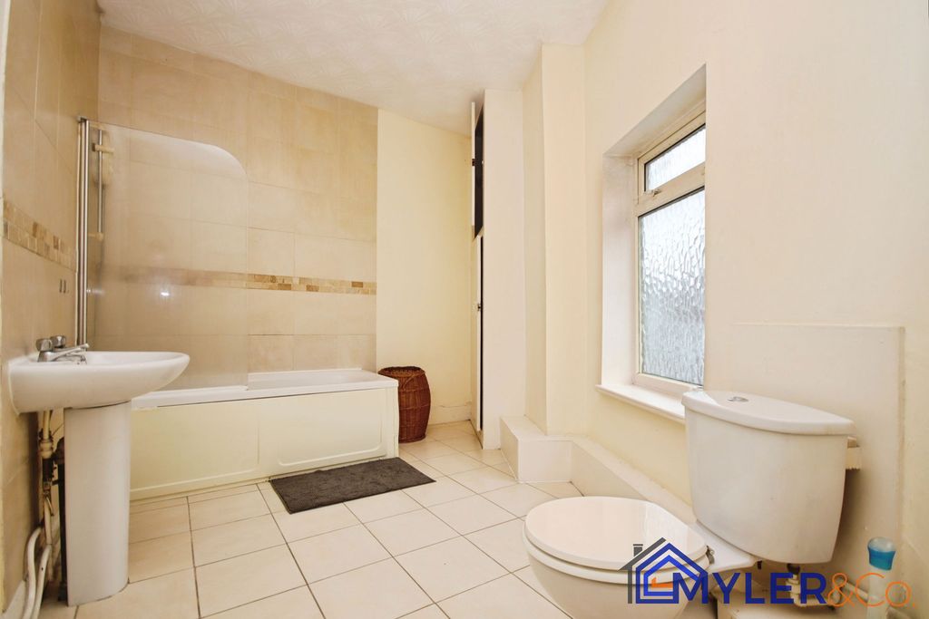 Property photo 2 of 25