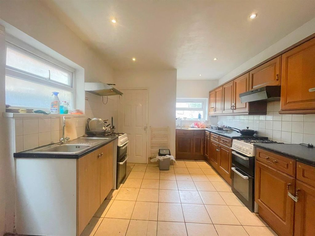 Property photo 2 of 15 Kitchen