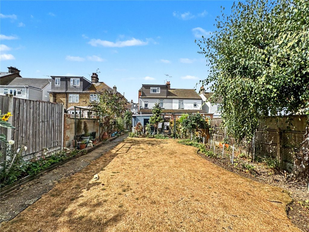 Property photo 2 of 25 Picture No. 17
