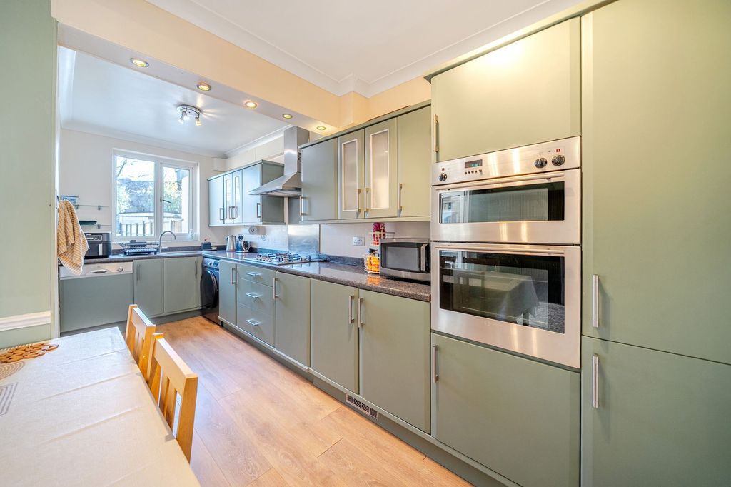 Property photo 2 of 17