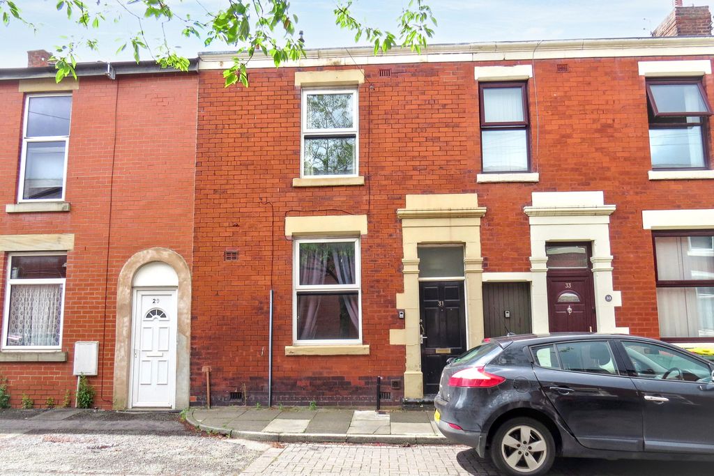 Property photo 1 of 15 31 Lowndes Street, Preston, Lancashire, Pr1 7Xs