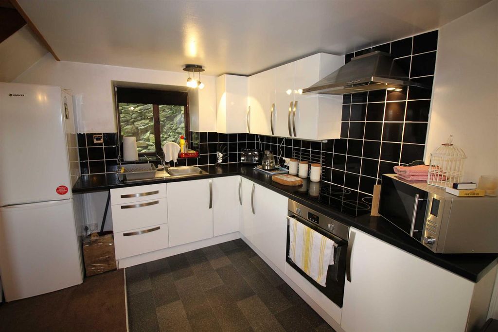 Property photo 2 of 10 Kitchen Area