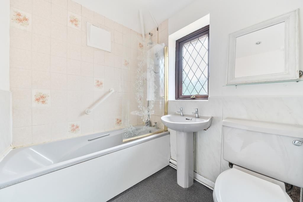 Property photo 3 of 21 Bathroom