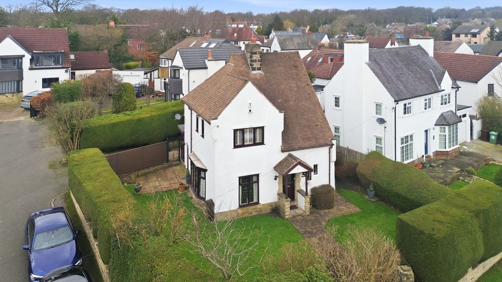 Property photo 1 of 22 Woodhallparkdrive001