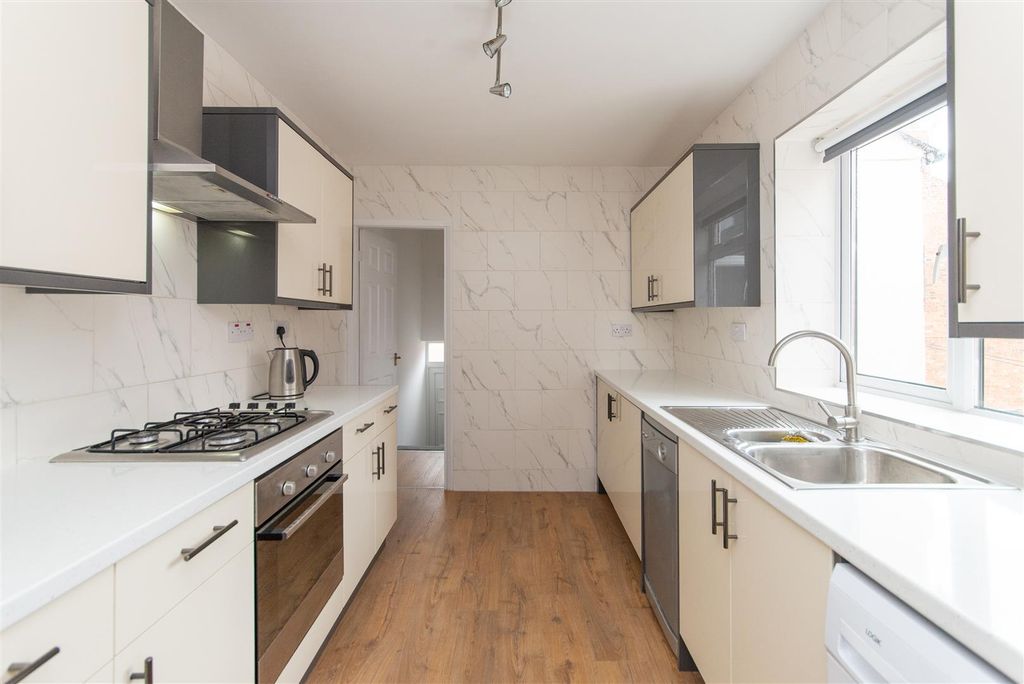 Additional image 5 of 6 bed flat for saleBayswater Road, Jesmond, Newcastle Upon Tyne NE2