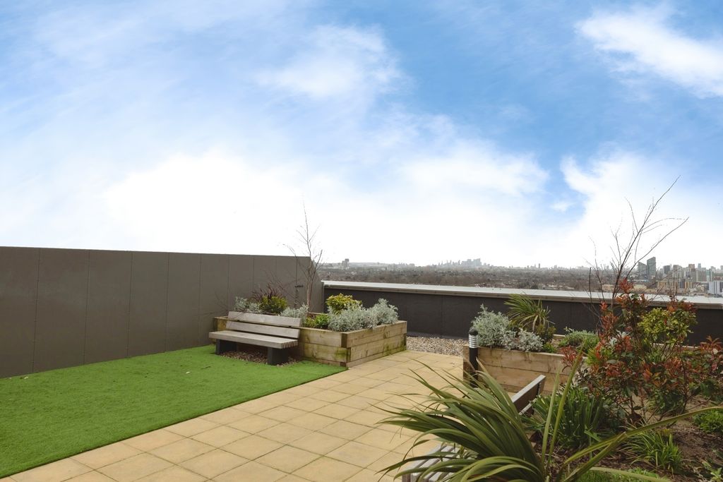 Property photo 2 of 21 Pbox-Img.Jpg