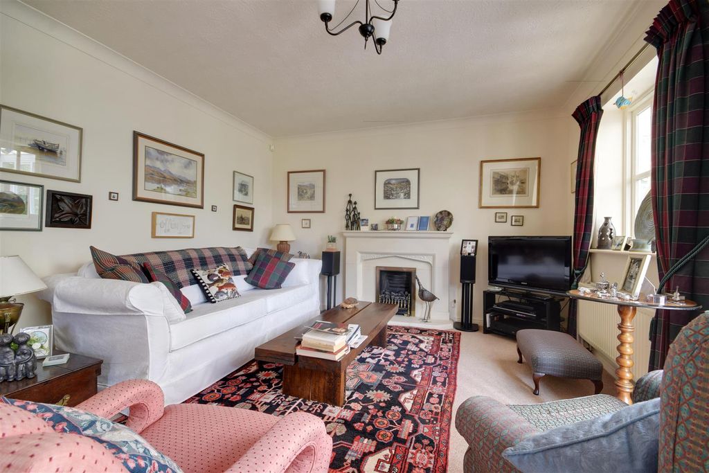 Property photo 3 of 27