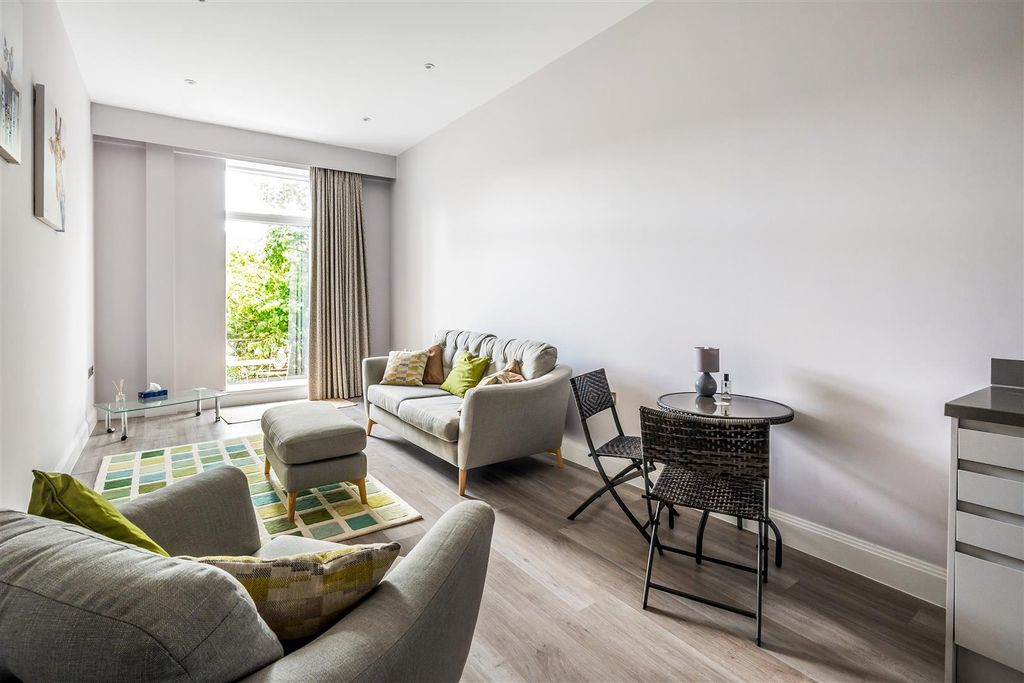 Property photo 3 of 9 Flat-5-Tanner-House-5.Jpg