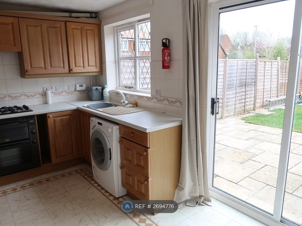 Property photo 3 of 12 Kitchen